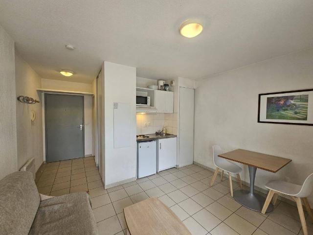 BIOT/ST PHILIPPE: LOCATION STUDIO + TERRASSE