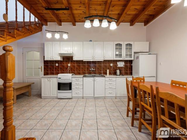 Do sprzedania przestronne dwupoziomowe mieszkanie 116 m² z garażem i sauną