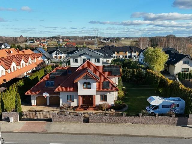 Sprzedam przestronny dom 238 m² z dużym ogrodem w Dojlidach Górnych