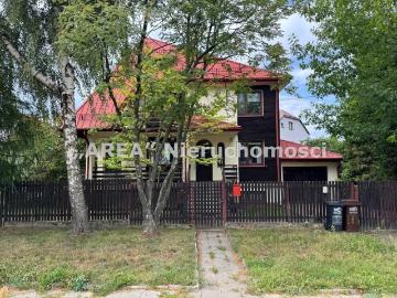 Przestronny dom 190m2 z ogrodem i garażem w Jaroszówce