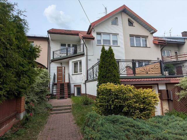 Segment środkowy z garażem 6 pokoi 331m² polecam!