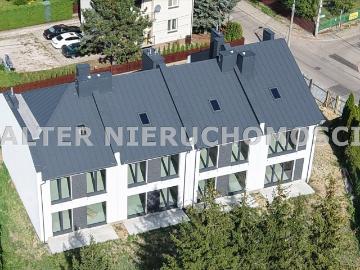 Przestronny dom szeregowy 195 m² z dużymi przeszkleniami