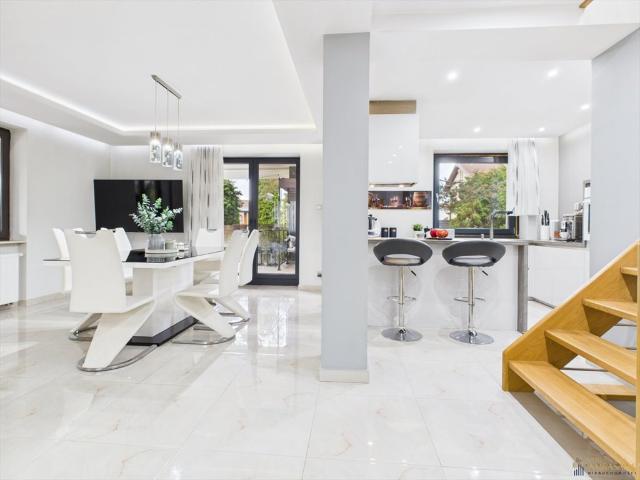 Polecam przestronny dom 263 m² z kominkiem i tarasem na Wygodzie