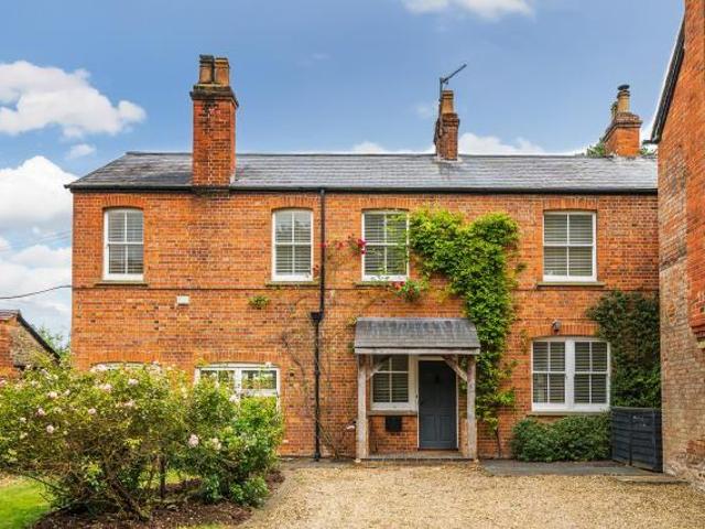 Bicester, Oxfordshire, OX27 4 bed detached house to rent £2,350 pcm £542 pw