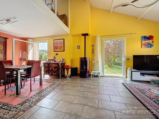 'BICHE' VENTE EN EXCLUSIVITÉ, FRANCHEVILLE LE HAUT, MAISON 152 M2, 4 CHAMBRES + BUREAU TERRAIN 1000 M2