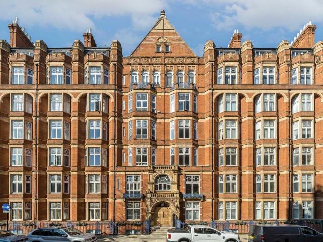 Bickenhall Street, London W1U 2 bed flat to rent £8,000 pcm £1,846 pw