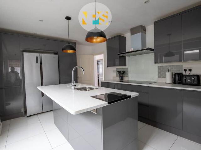 Bickenhill and Marston Green, B37 7AT, United Kingdom | 5 bed house for rent #160260127 | Rentberry