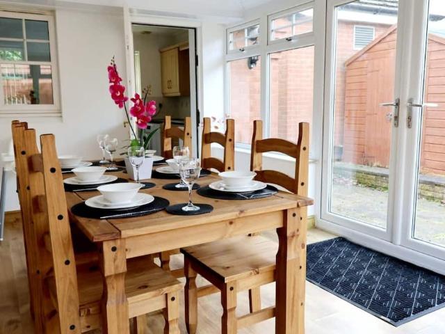 Bickenhill and Marston Green, B37 7GP, United Kingdom | 4 bed house for rent #147224191 | Rentberry