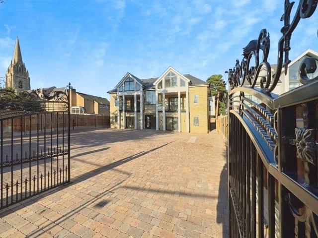 Bickley Park Road, Bickley, Bromley 2 bed apartment to rent £2,500 pcm £577 pw