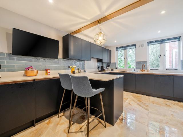 Bickley Park Road, Bromley BR1, 2 bed flat to rent, £2,500 pcm | PrimeLocation