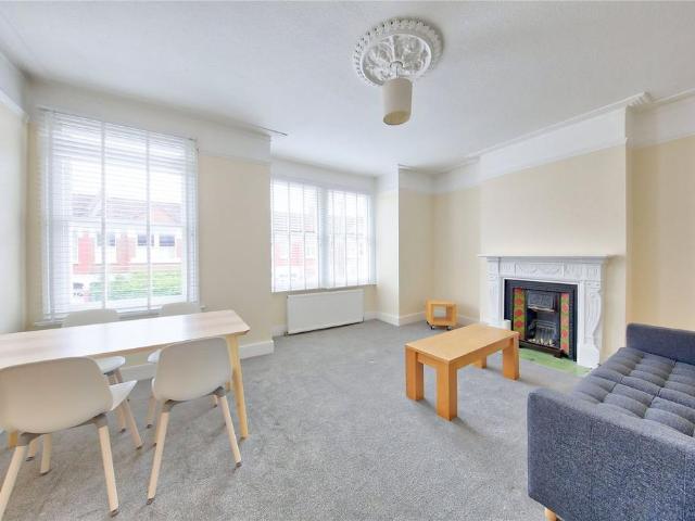 Bickley Street, SW17 2 bed apartment to rent £2,500 pcm £577 pw