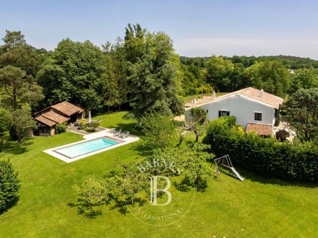 Bidart Ferme Du Xvième Vue Montagnes 450m² Bidart