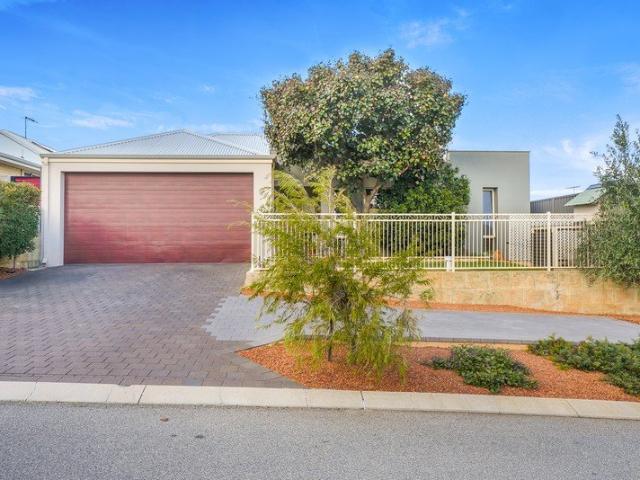 MOVE IN READY ENTERTAINER PROVIDES A HIGH QUALITY OF LIFE