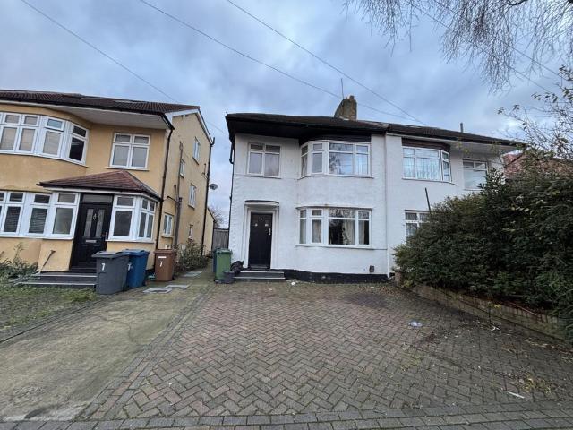 Bideford Close, South Stanmore, London, HA8 6DB, United Kingdom | 3 bed duplex for rent #136751542 | Rentberry