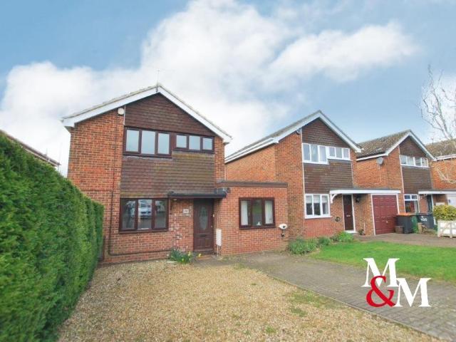 BIDEFORD GREEN, LINSLADE 4 bed semi detached house to rent £1,695 pcm £391 pw