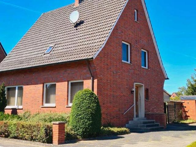 Bieterverfahren Einfamilienhaus mit Doppelgarage, großer Garten