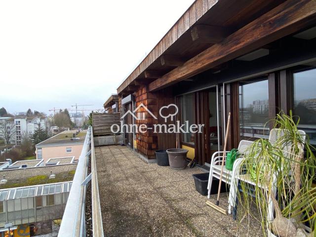 Bietigheim: geräumige, lichtdurchflutete Dachterrassen Wohnung, EBK, Aufzug