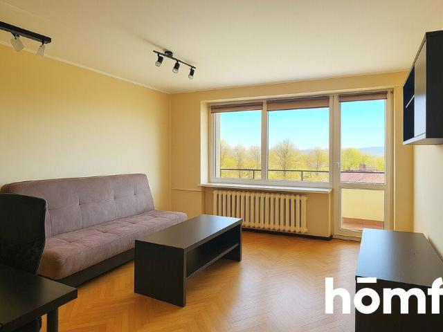 Sprzedam przestronne 3 pokojowe mieszkanie z balkonem i dużą piwnicą