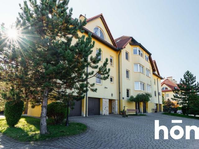 Dwupoziomowe mieszkanie z panoramicznym widokiem na góry polecam!