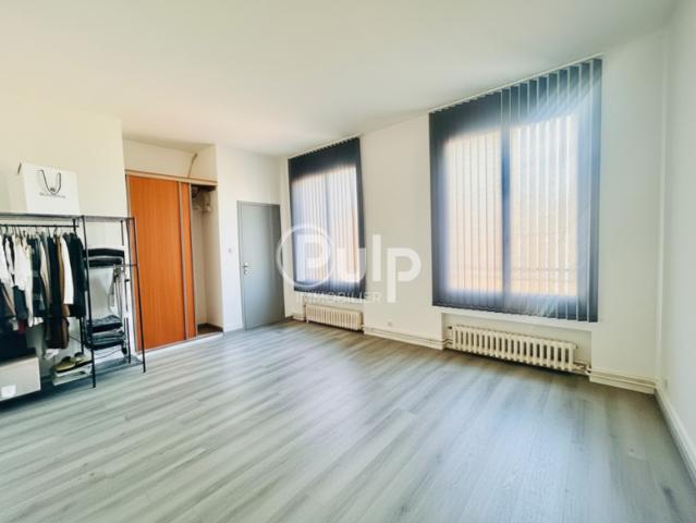 Appartement 2ch, face à la gare
