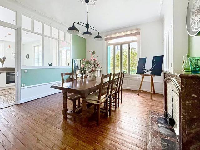 Bien d’exception à Saint Chamond: 220 m² habitables + 400 m² de dépôt