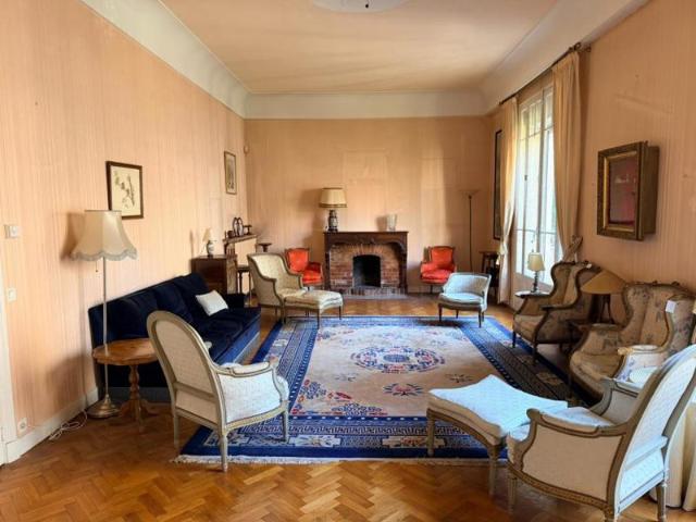 Bien d’exception – 204m² dans hôtel particulier + T2 indépendant + terrasse + parkings