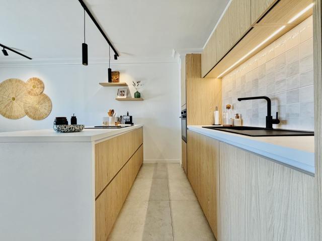 BIEN D'EXCEPTION, ESPRIT MAISON SUR LES TOITS TERRASSE DOMINANTE GOLF DE PONT ROYAL
