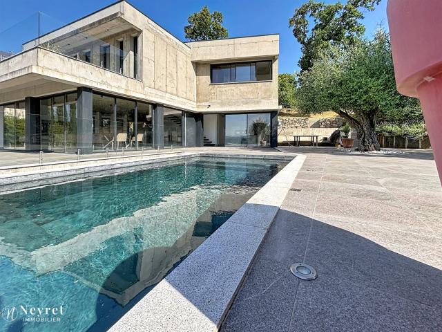 Bien D'exception! Maison moderne de 228m2 habitables sur so. 228m² Vernaison