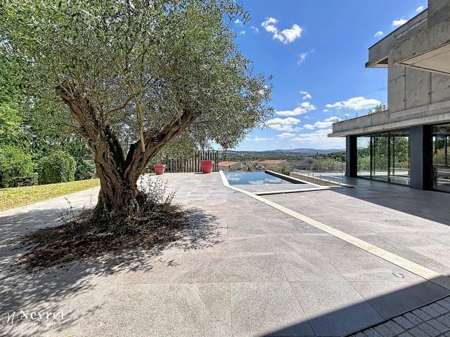Bien D'exception! Maison moderne de 228m2 habitables sur so. 228m² Vernaison