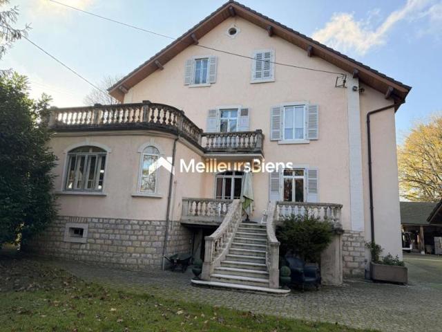 Bien d'exception ! Maison de Maître de 375 m2 sur 90 ares de terrain Montreux Château
