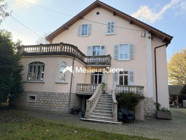 Bien d'exception ! Maison de Maître de 375 m2 sur 90 ares de terrain Montreux Château
