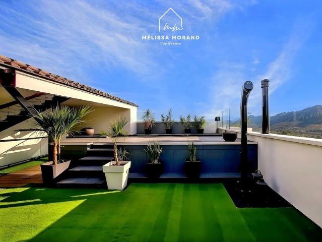 Bien d'exception, maison de village triplex unique de 285 m2 à vendre à ALLONZIER LA CAILLE 74, rénovée haut de gamme
