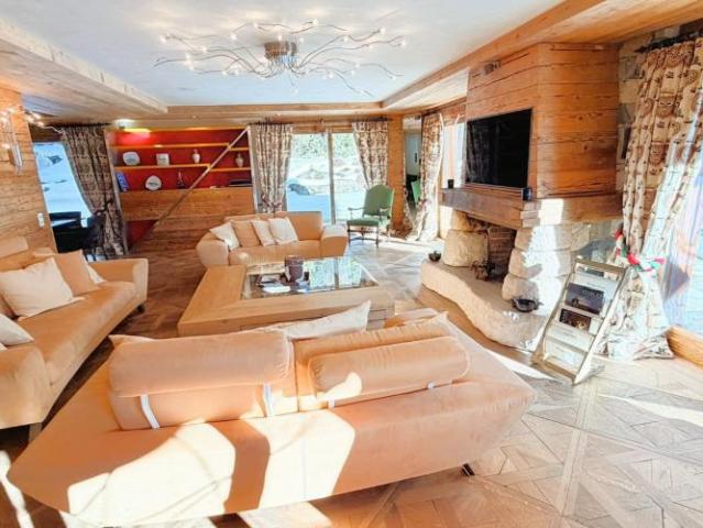 BIEN D'EXCEPTION Superbe 4.5 pièces Spacieux et Lumineux Résidence de très haut standing Très bien situé Espace Wellness Ski in/Ski out
