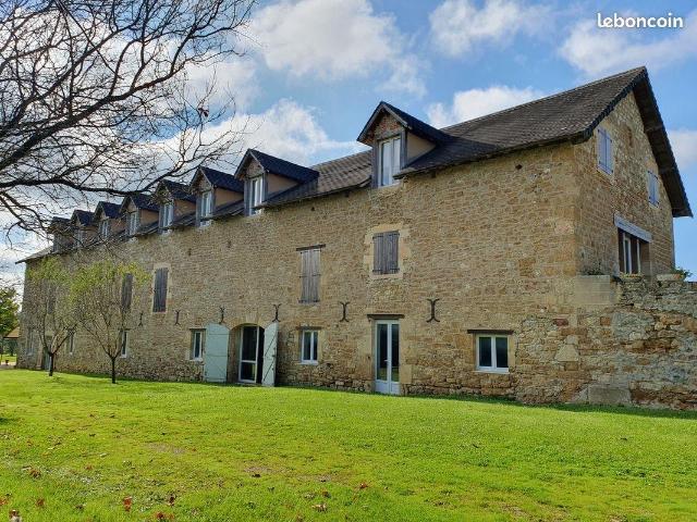 Bien d'exception sur 8.6ha de terrain 880m² Villeneuve