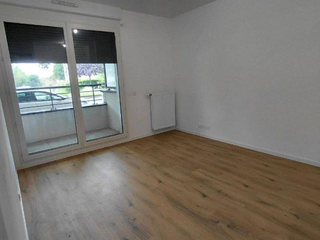 BIEN EXCEPTION APPT 1012 T2 LE CHESNAY