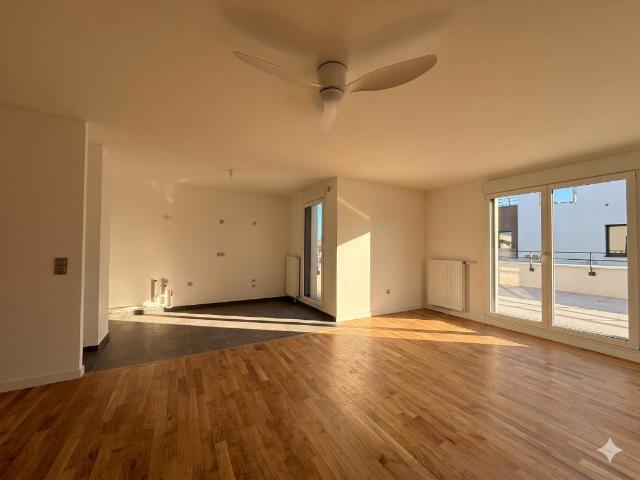 BIEN RARE 5 PIÈCES DERNIER ETAGE AVEC TERRASSE DE 95M2 LIVRAISON IMMÉDIATE