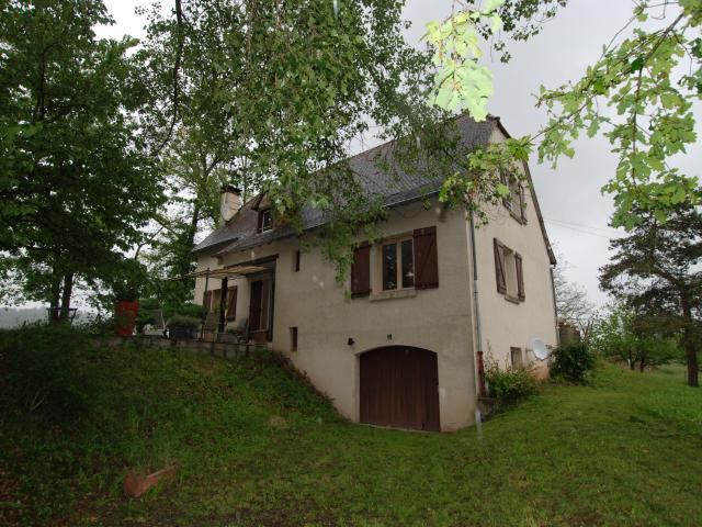 Bien rare à Lacave Maison T4 de 128 m2 avec grand terrain, terrasse et garage