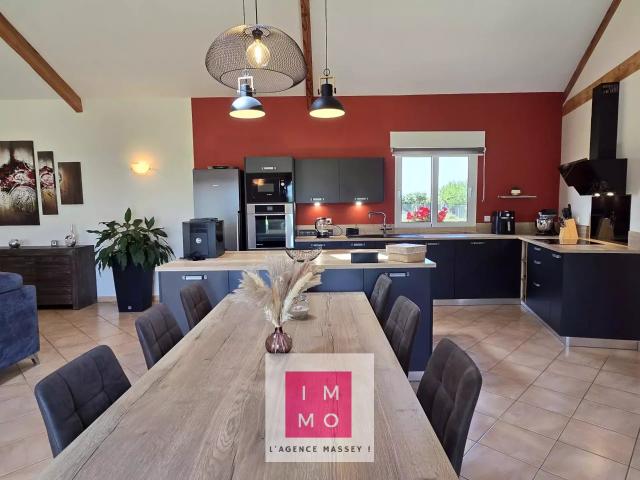 BIEN RARE: SUPERBE VILLA 212m² S/SOL 140m² CAVE 60m² 2 HECTARES PRAIRIES