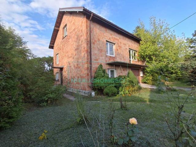 Do sprzedania dom wolnostojący 208 m² z dużą działką w Bieniewicach