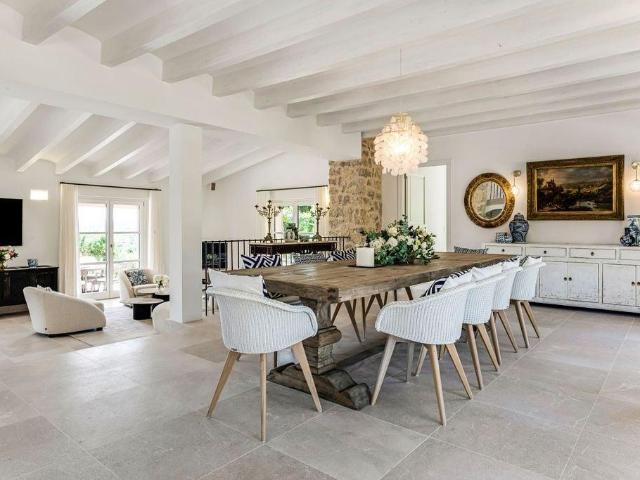 Bienvenido a esta villa ubicada en el encantador pueblo de S. 312m² Santa María del Camí