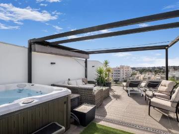 Bienvenido a este elegante dúplex ubicado en la codiciada zo. 84m² Los Dolses