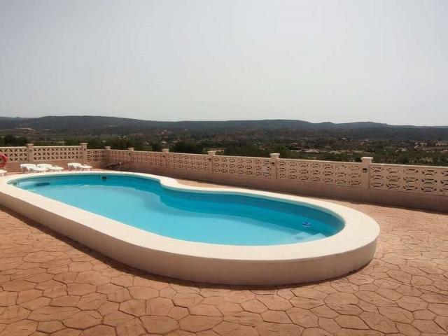 Bienvenido a la inversión de sus sueños en el corazón de la. 694m² Ayora