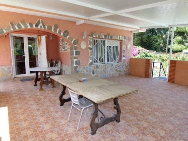 Bienvenidos a esta villa rústica independiente que represent. 167m² Torrevieja