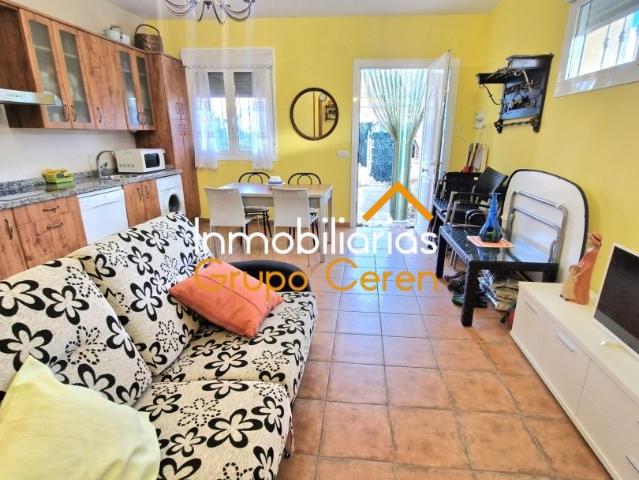 ¡Bienvenidos a este coqueto merendero declarado en escrituras y convertido interiormente en vivienda, en Quintana, en plena Rioja Alta!