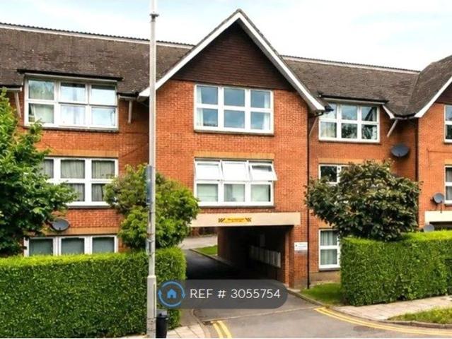 Bierton Road, Aylesbury HP20, 2 bed flat to rent, £1,300 pcm | PrimeLocation