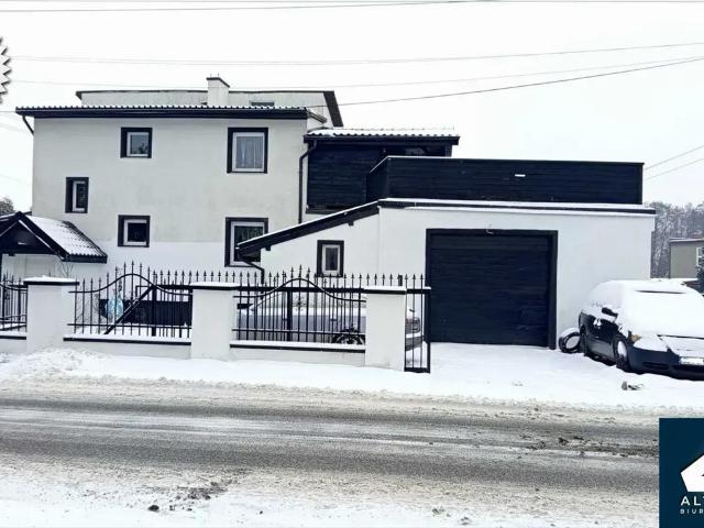 Przestronny dom z dużym ogrodem i garażem w Bieruniu
