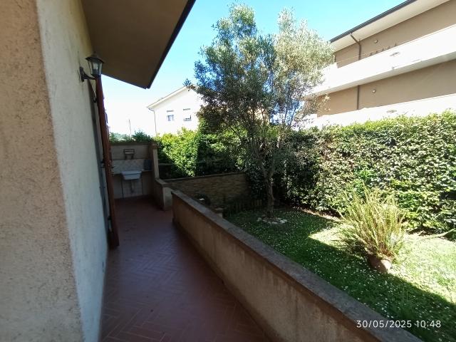 BIFAMILIARE in VENDITA a CAMAIORE di 5 vani