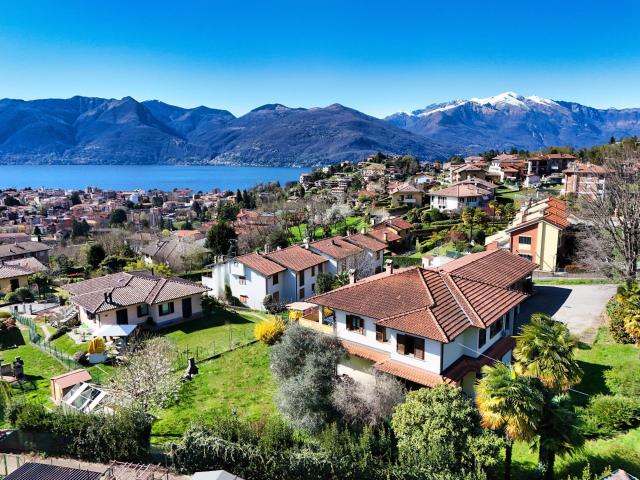 Bifamiliare in vendita a Luino