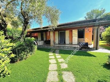 BIFAMILIARE in VENDITA a MASSA Marina di Massa di 4 vani
