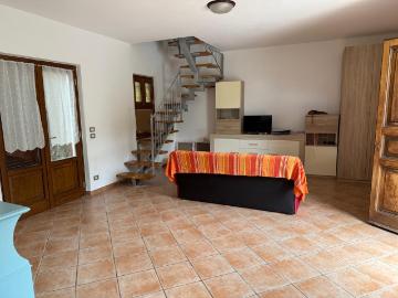 BIFAMILIARE in VENDITA a PIETRASANTA PERIFERIA di 6 vani